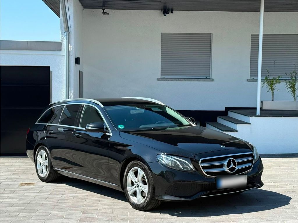 Image of Mercedes-Benz E 220