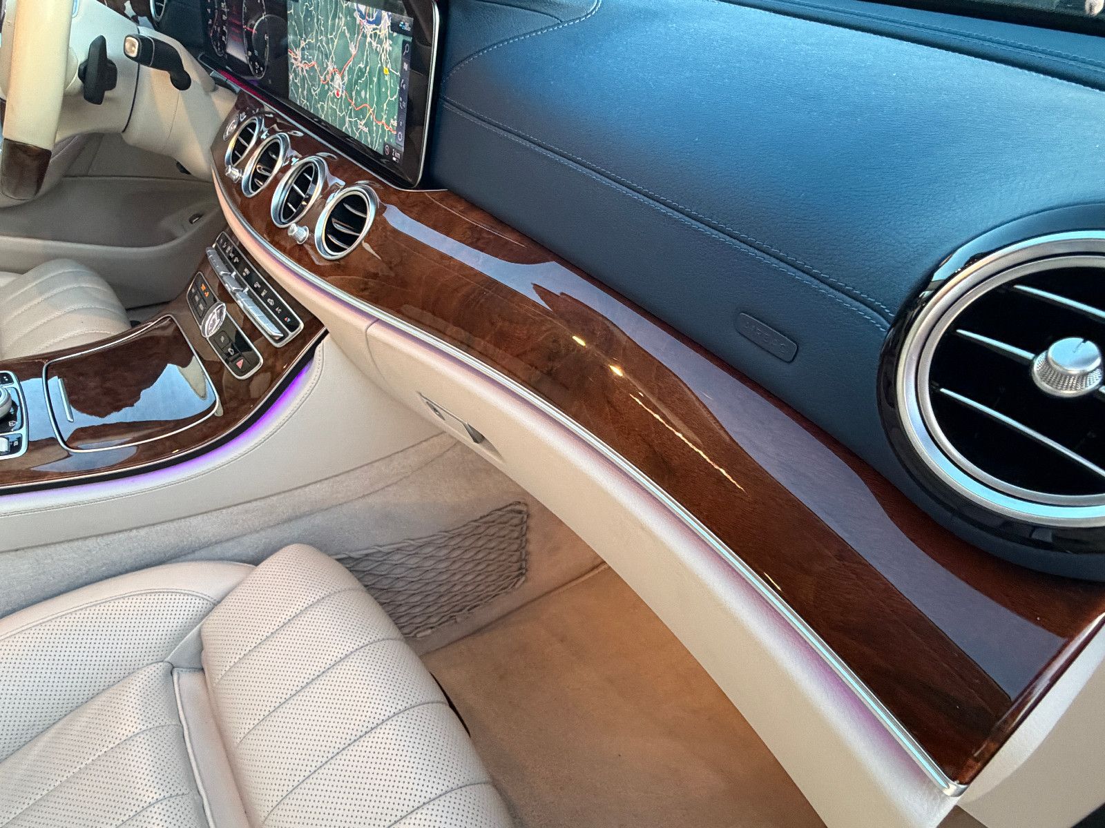 Fahrzeugabbildung Mercedes-Benz E 300 de/AMG/HEAD-UP/VIRTUAL/AMBIENTE/BURMESTER/