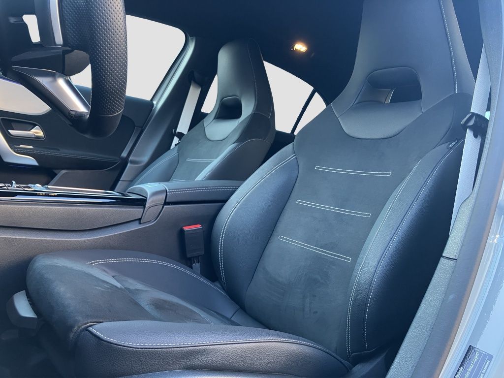 Fahrzeugabbildung Mercedes-Benz A 200 AMG*NIGHT*DISTR*19ZOLL*KAM*MULTIB*NAVI