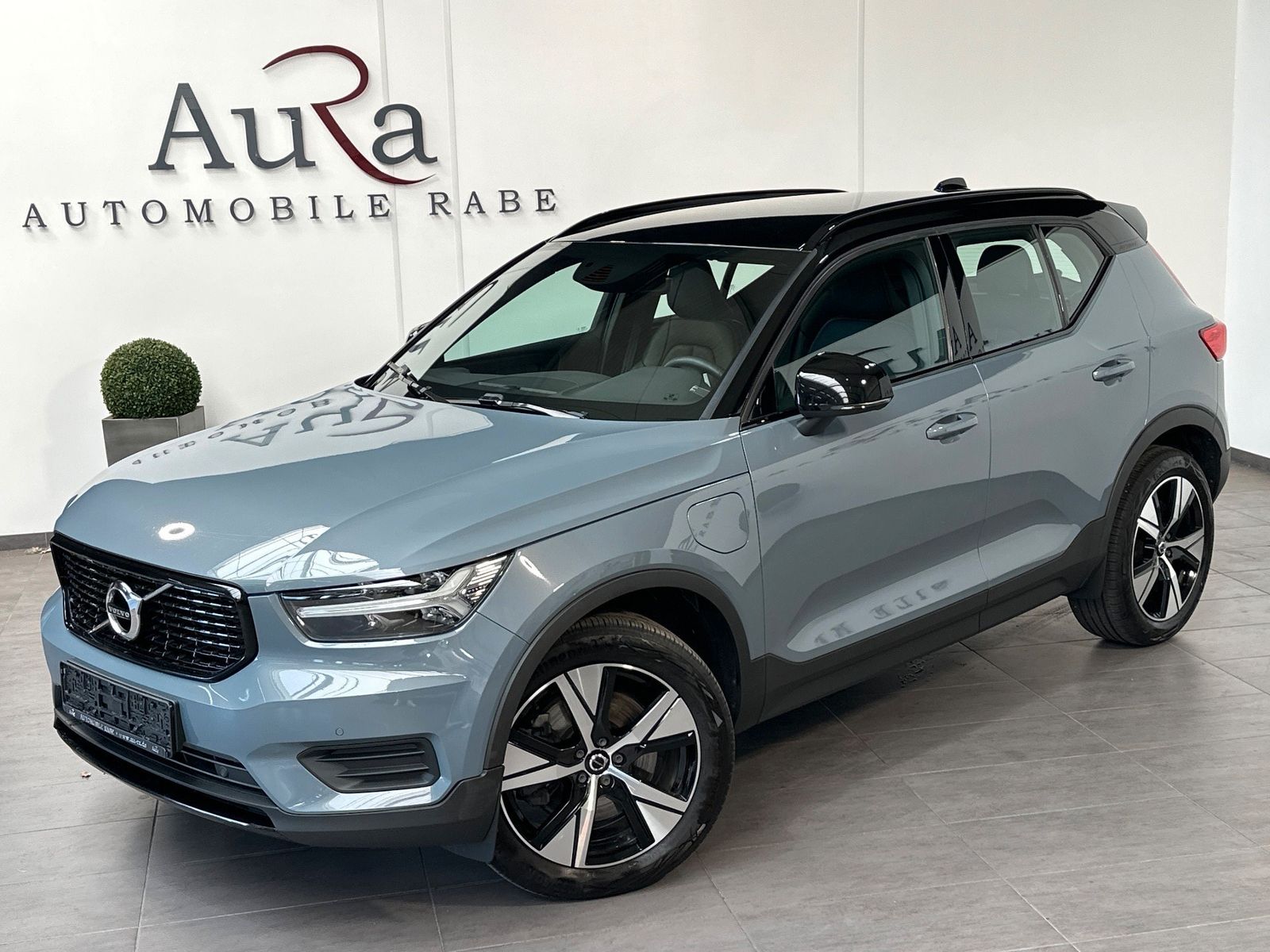 Fahrzeugabbildung Volvo XC40 T5 Recharge DKG R Design NAV+LED+PANO+AHK
