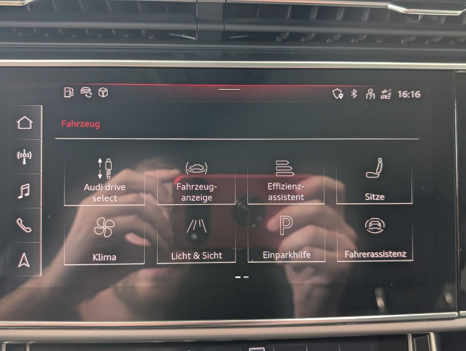 Fahrzeugabbildung Audi Q8 45 TDI Quattro S-line HD-MATRIX AHK LUFT 21"