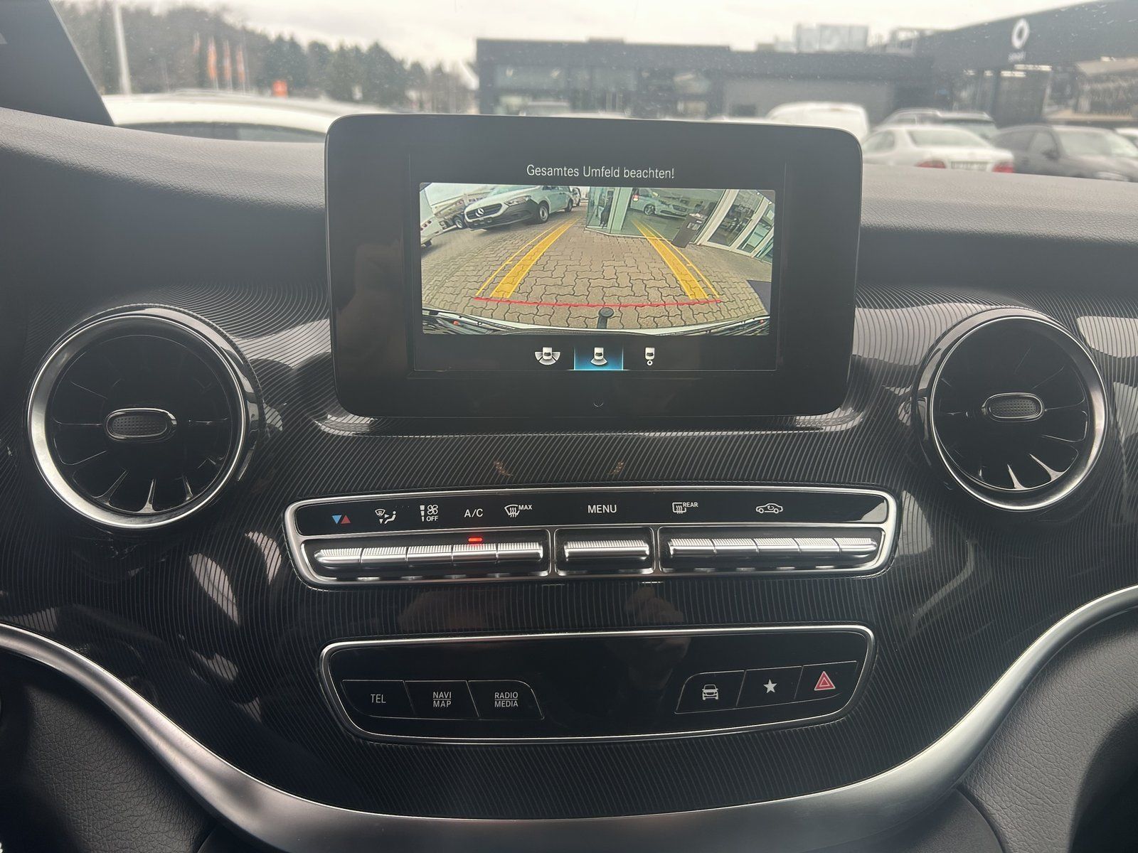 Fahrzeugabbildung Mercedes-Benz V 300 d 4M extralang AHK 8-Sitz AIRMATIC Kamera