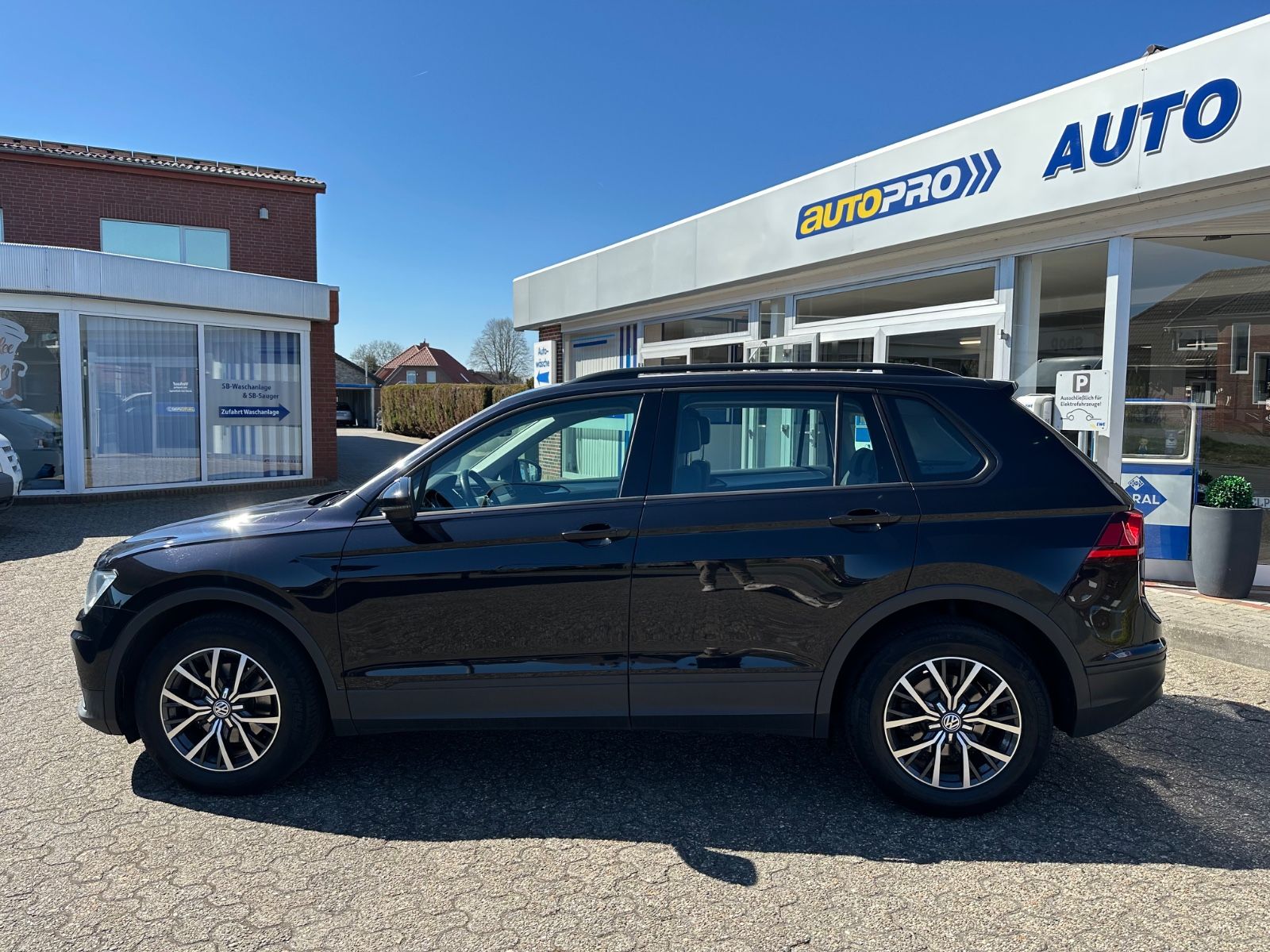 Fahrzeugabbildung Volkswagen Tiguan 1.4 TSI Trendline AHK/GRA/Navi/ErgoSitz