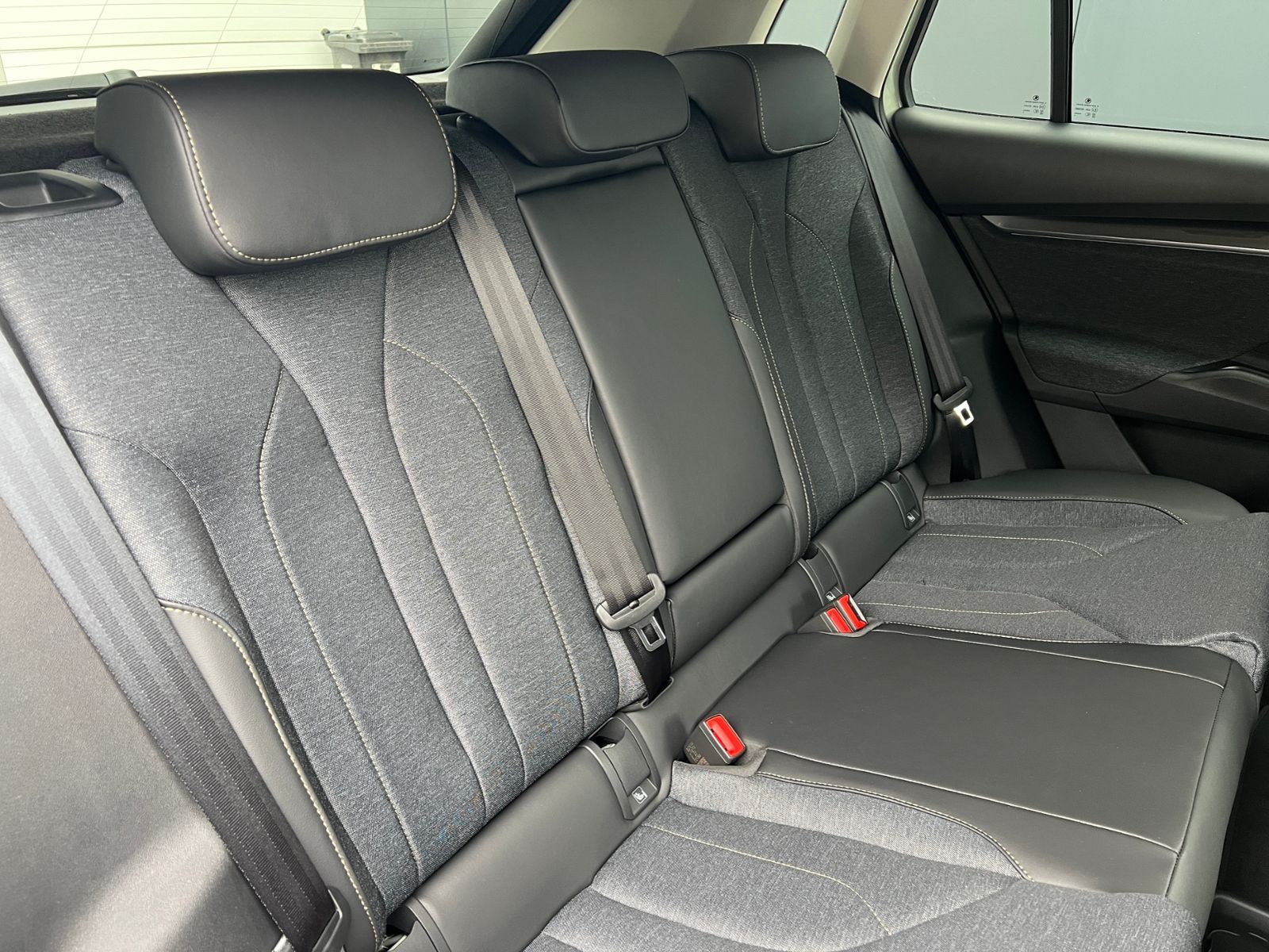 Fahrzeugabbildung SKODA Elroq 60 *AHK, Navi, KESSY*