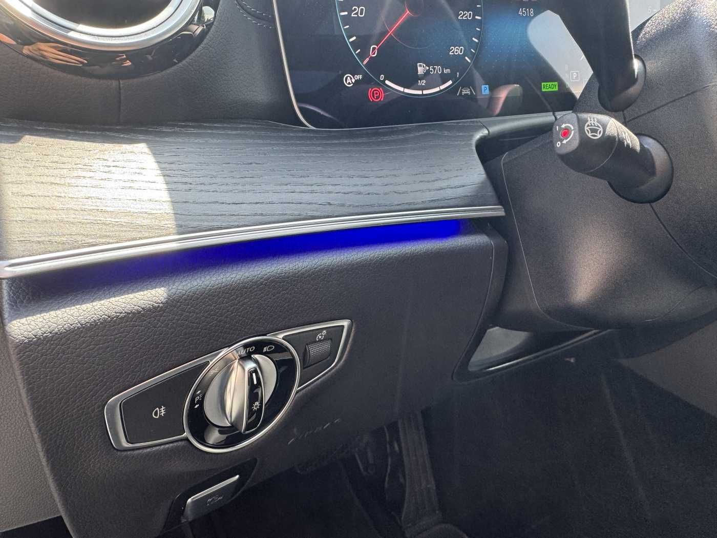 Fahrzeugabbildung Mercedes-Benz E 220d AMG+Pano+Burm+Distr+Memory+AHK+360