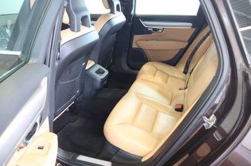 Volvo V90 Kombi 2.0 Momentum DIGI.+ACC+KAM+LED+AHK