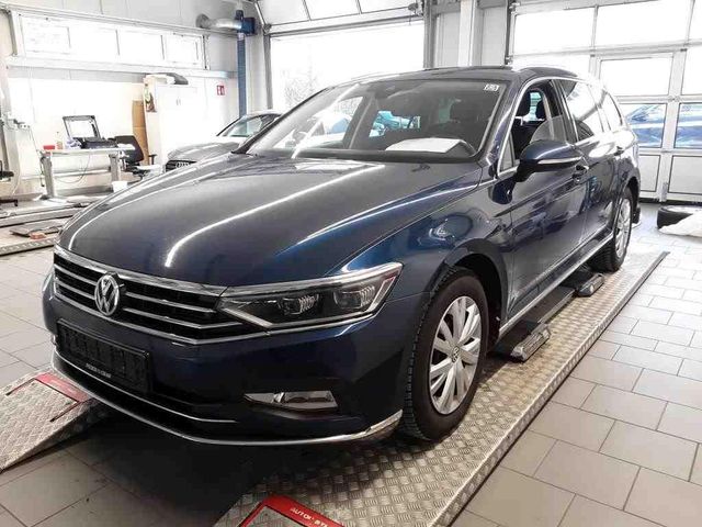 Volkswagen Passat Var 2.0TDI Elegance Navi AHK kamera