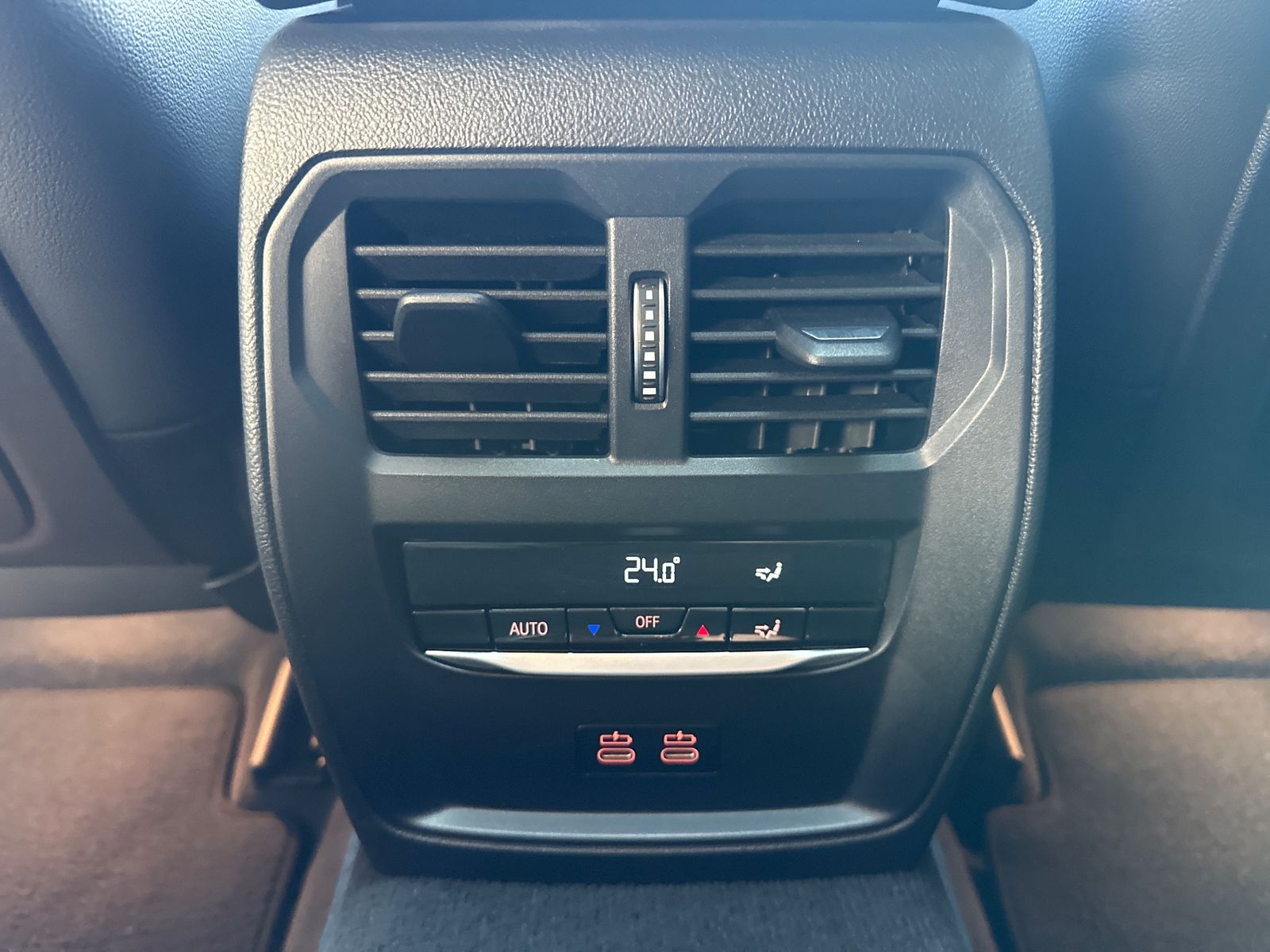 Fahrzeugabbildung BMW 320d Touring M-Sport NAV+LED+PANO+SHZ+PDC+DAB