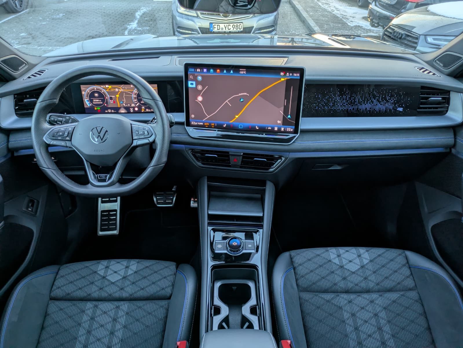 Fahrzeugabbildung Volkswagen Tayron 2.0 TDI 4M R-Line BLACK*7S*IQ-L.*PANO*HUD