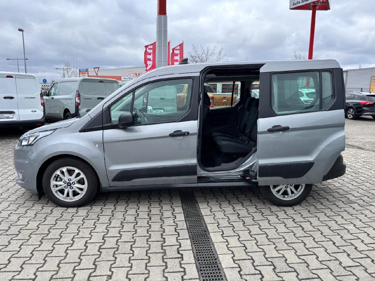 Fahrzeugabbildung Ford Tourneo Connect Kfz-St: 274€, 8566 BUT00172
