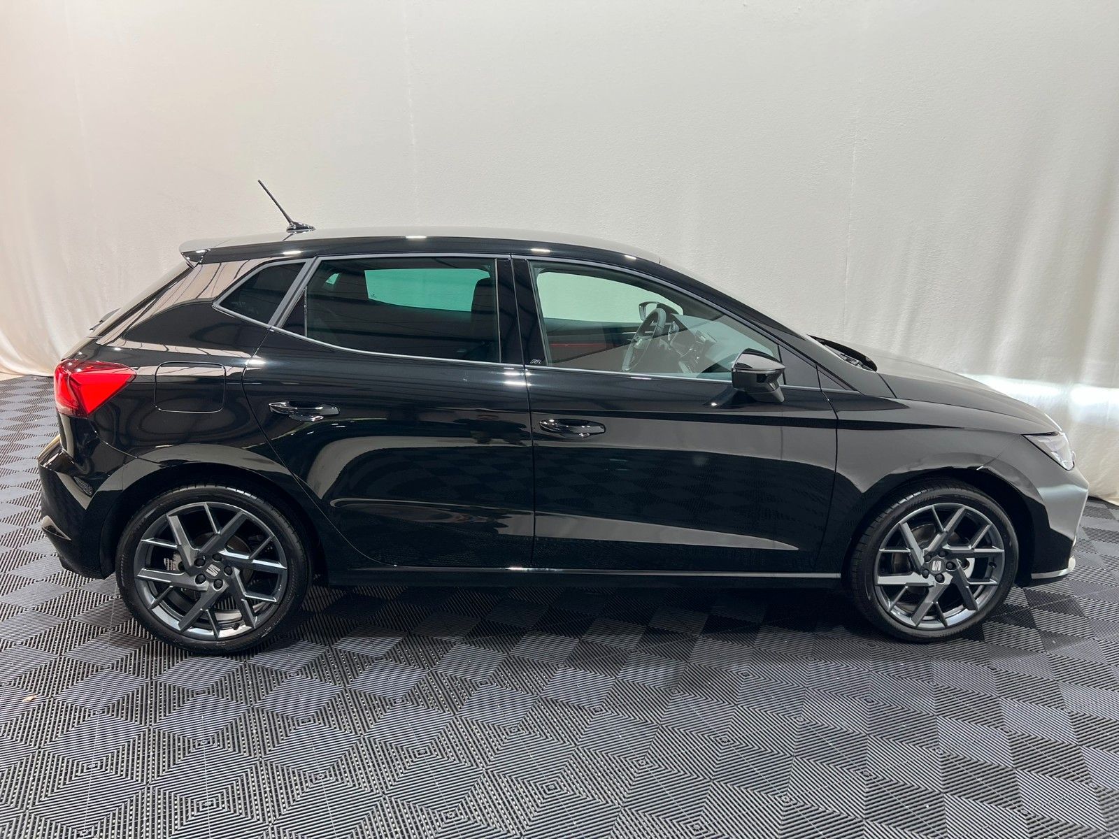 Fahrzeugabbildung SEAT Ibiza 1.0 TSI 85kW FR DSG 18"ALU