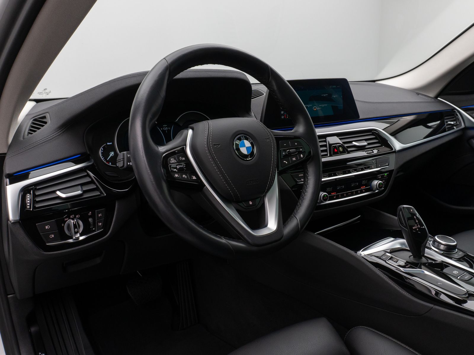 Fahrzeugabbildung BMW 520d Luxury Line Panorama Kamera HUD DAB HiFi