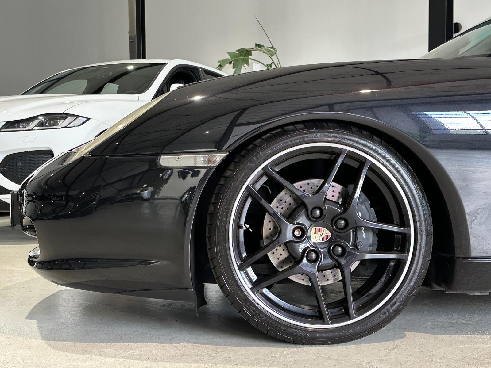 Porsche 911 Targa 996 | 320 ch | BVA | CarPlay | Cuir | Phares bi-xénon | Sièges chauffants | Toit panoramique