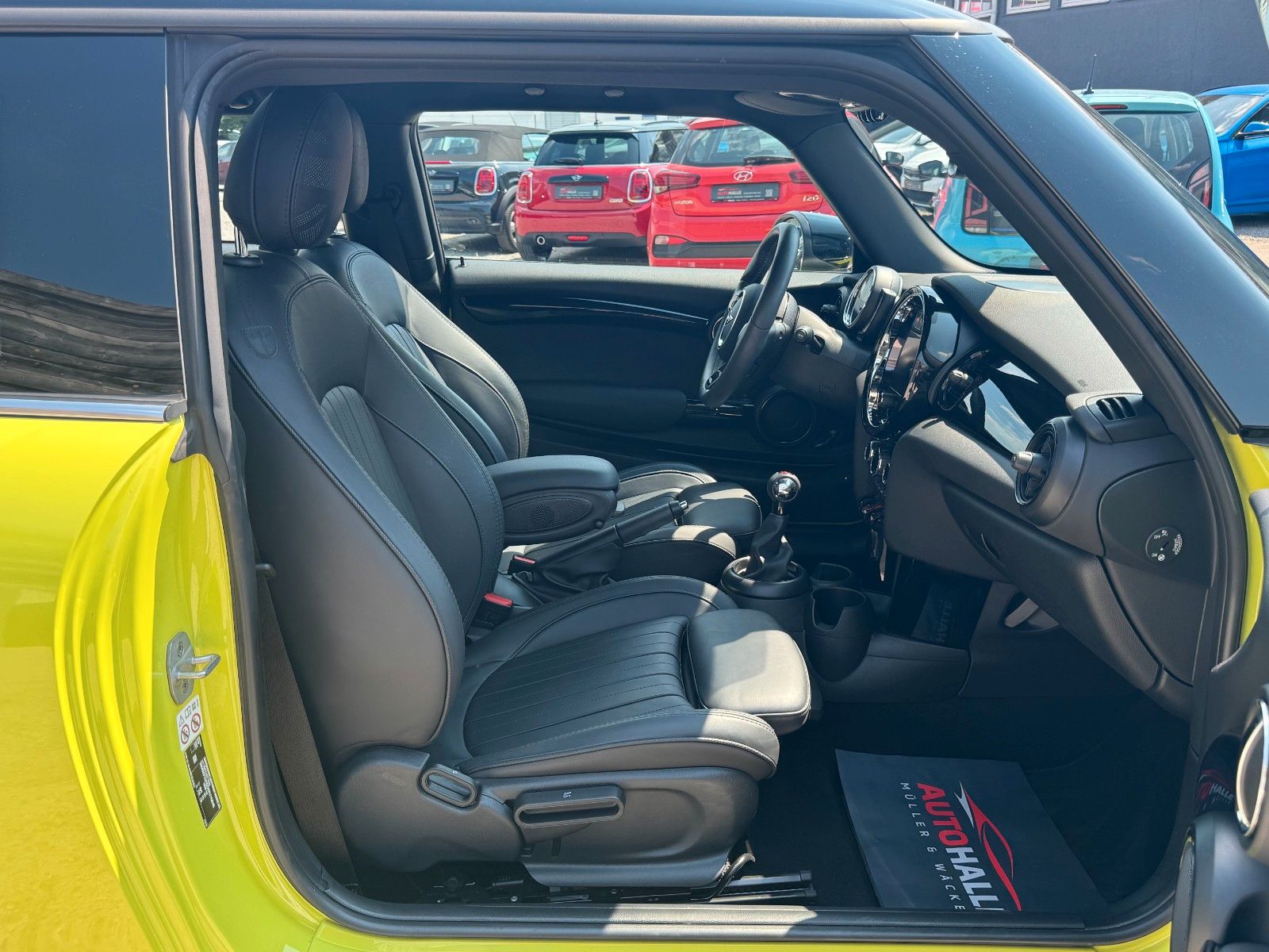 Fahrzeugabbildung MINI Cooper 1.5 JCW-Trim Panorama CarPlay DAB LHZ