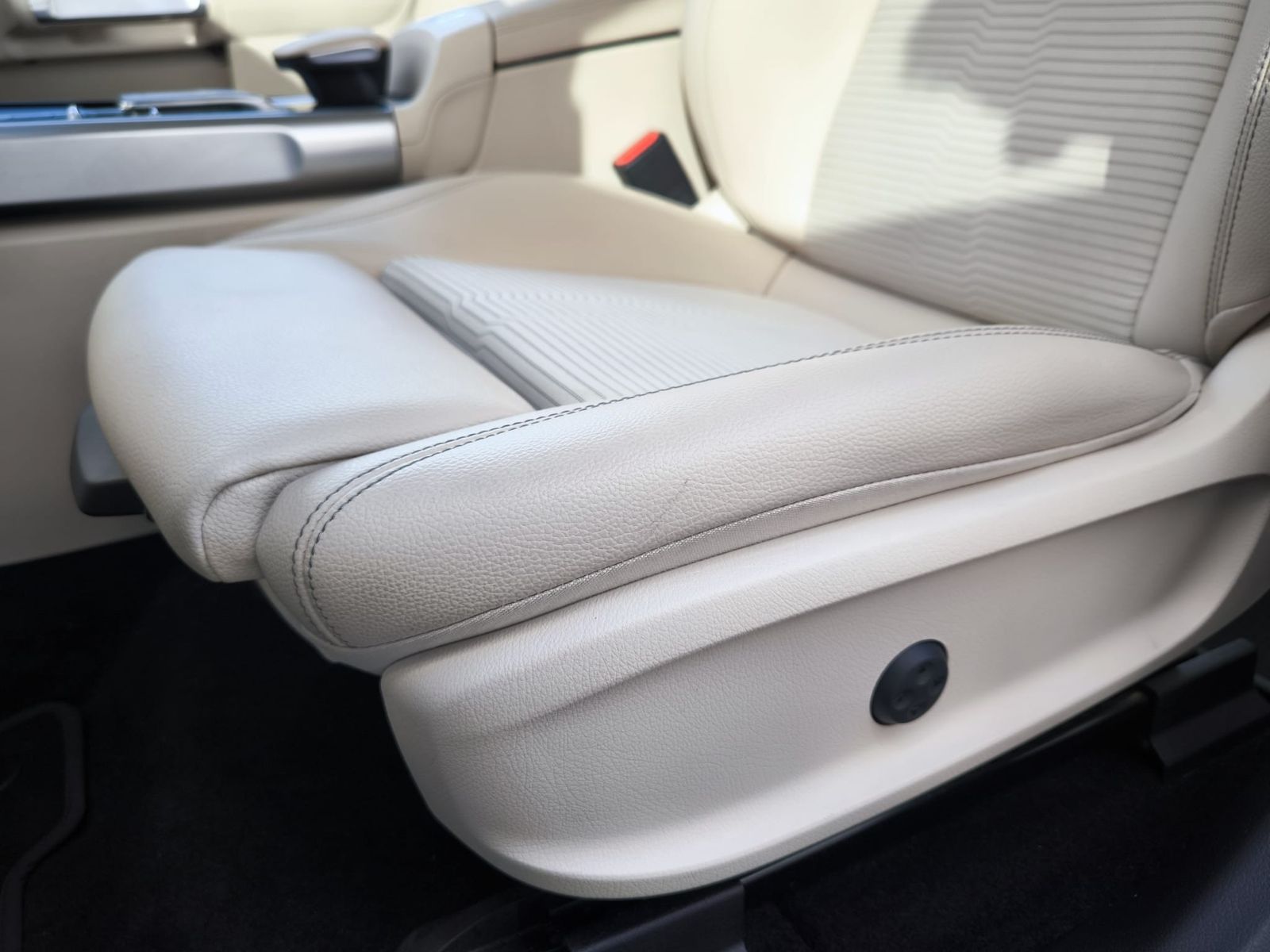 Fahrzeugabbildung Mercedes-Benz EQB EQB 250 Progres 7SI+WIDES+HEAD+LED+SHZ+KAM+