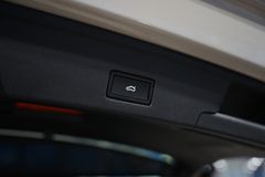 VW Touareg TDI R-Line | Leder | HuD | Luftfederung VW Touareg TDI R-Line | Leder | HuD | Luftfederung