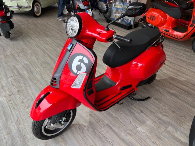 Vespa GTS 300 Super Rot Supersport Blackkit Neu !!!