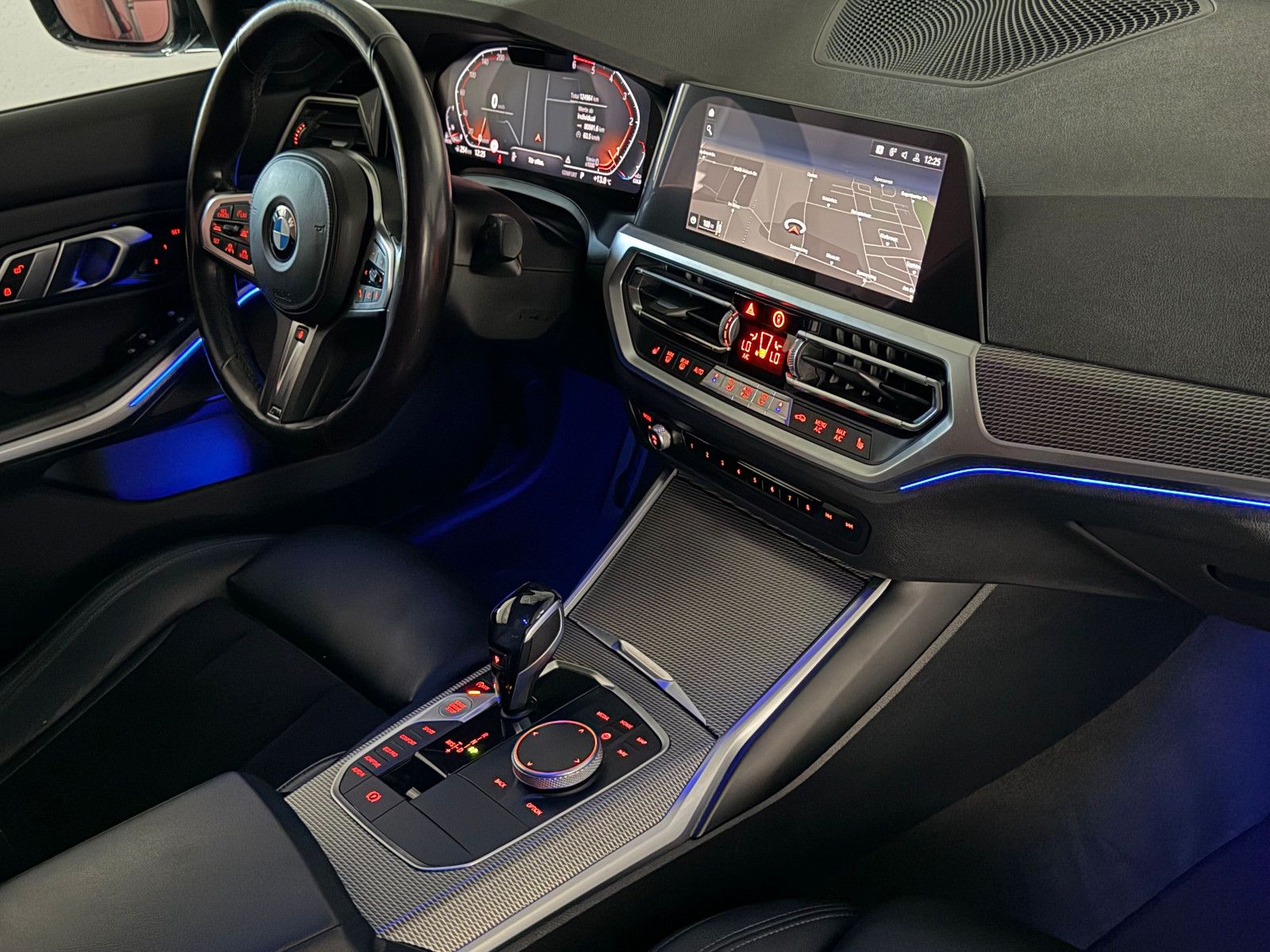 Fahrzeugabbildung BMW 330 d Lim. M SPORT/LASER/HuD/H&K/LIVE PRO/DE FZG