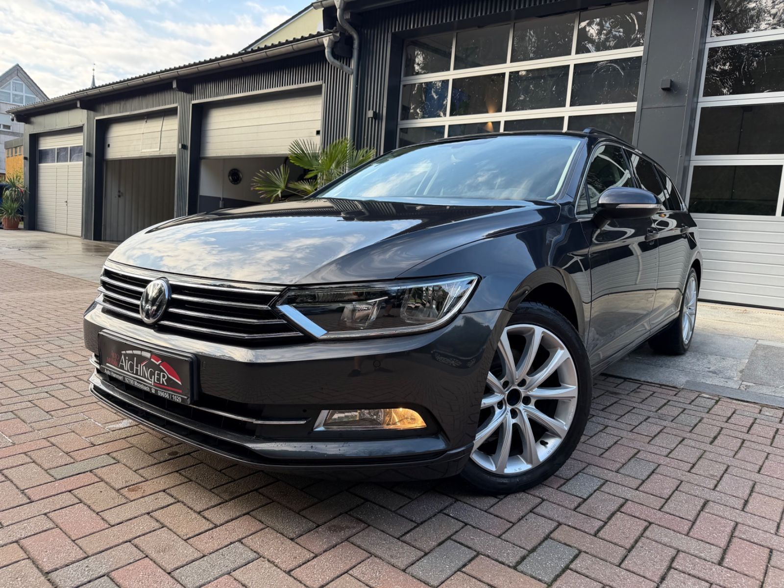 Volkswagen Passat - 1