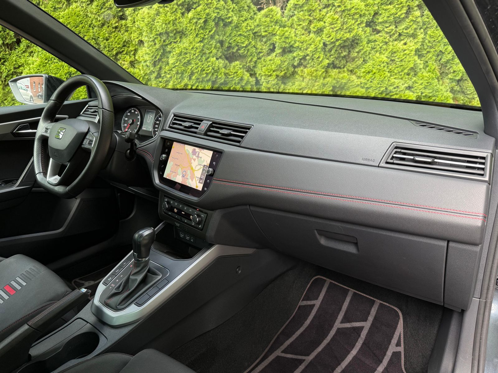 Fahrzeugabbildung SEAT Arona 1.0 TSI DSG FR LINE LED+NAV+AHK+ACC+SHZ+