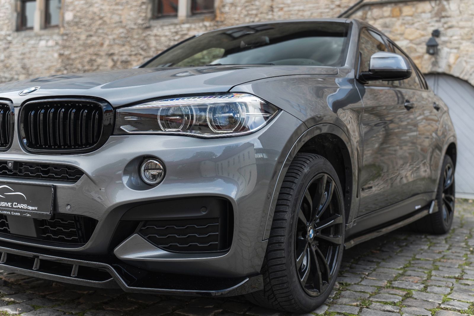 Fahrzeugabbildung BMW X6 xDrive50i M-SPORTPAKET ACC HUD LED 360° H&K