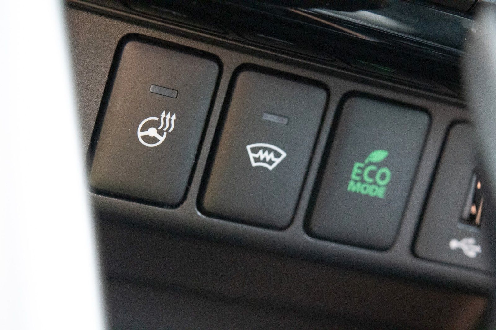 Fahrzeugabbildung Mitsubishi Eclipse Cross Connect 1.5l TB 2WD CVT 1. Hand