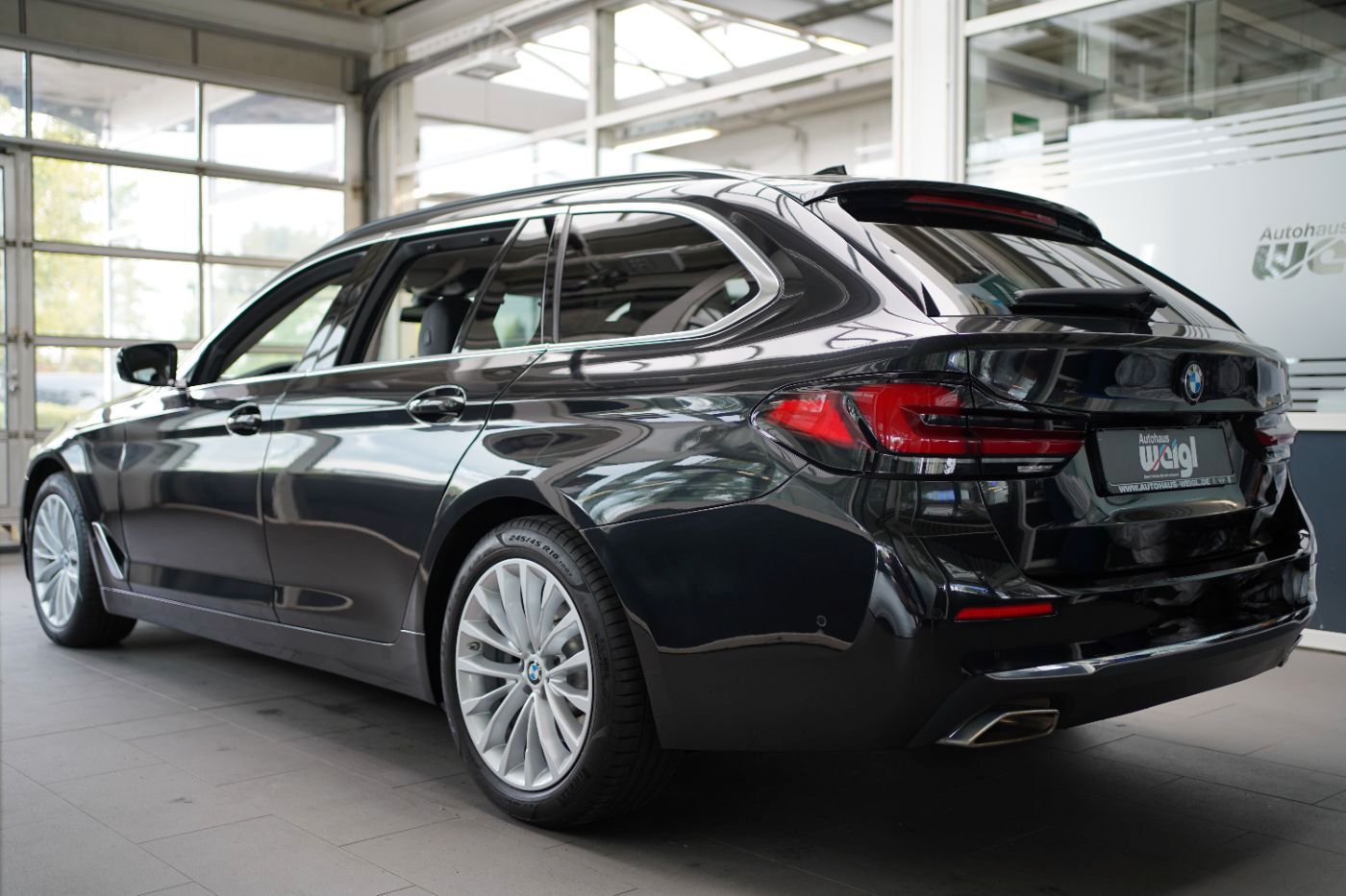 Fahrzeugabbildung BMW 530i xDi Luxury Line HeadUp+Komfortzug+Laserlich