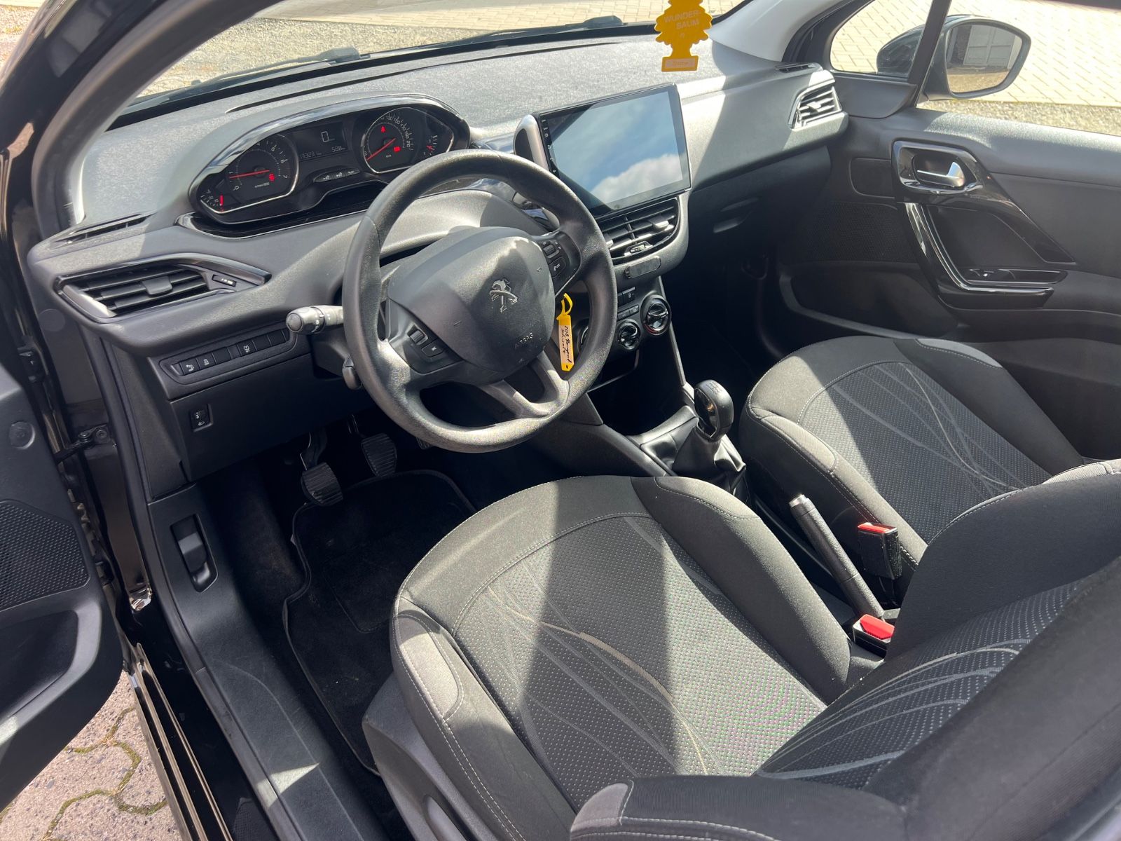 Fahrzeugabbildung Peugeot 208 Active *TÜV NEU