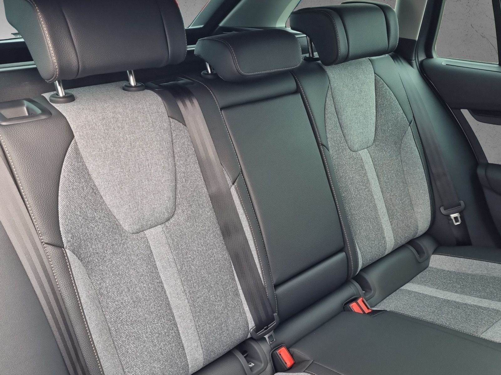 Fahrzeugabbildung SKODA Octavia Combi Tour 2,0 TDI AKH Licht+Sicht+