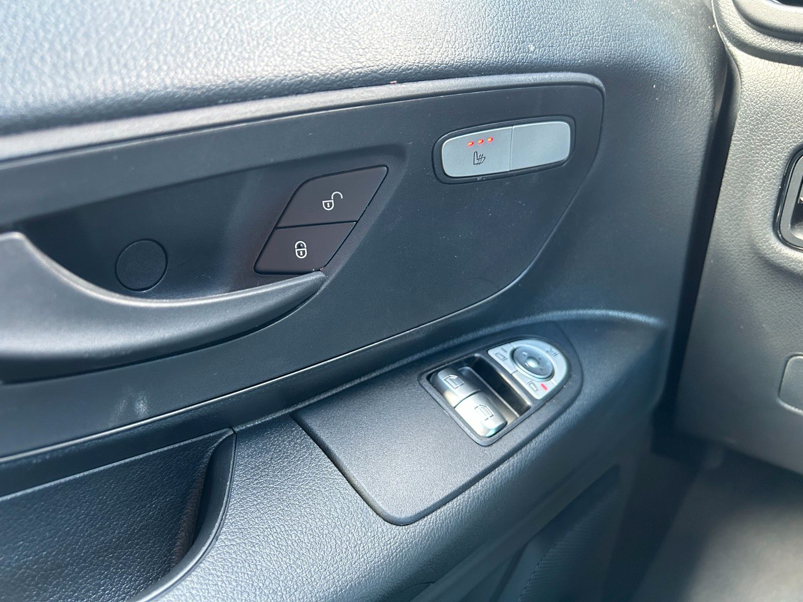 Fahrzeugabbildung Mercedes-Benz Vito 116 CDI 9G AHK2,5to Klima LED Kamera