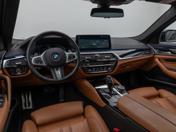 Fahrzeugabbildung BMW 530e M Sport Panorama360°Laser HUD DAB HiFi AHK