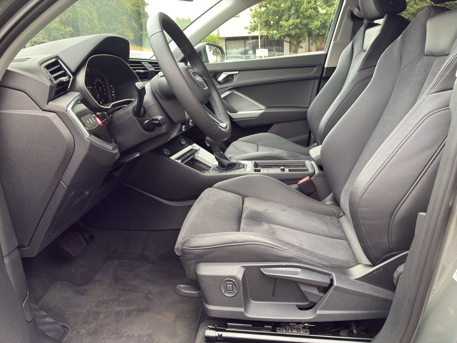 Fahrzeugabbildung Audi Q3 Sportback S line 35 TFSI AHK,LED,Navi,PDC,LM