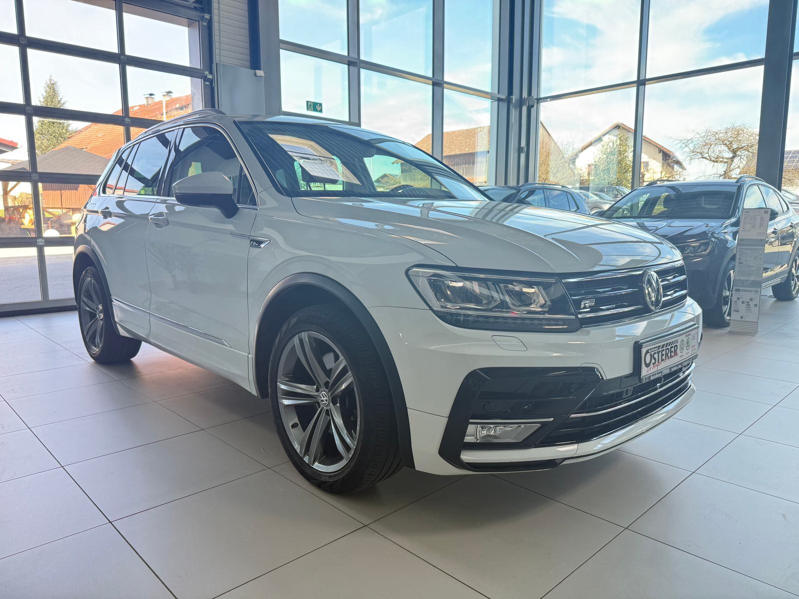 Volkswagen Tiguan 2.0 TDI Highline 4 Motion AHK Pano AreaVi