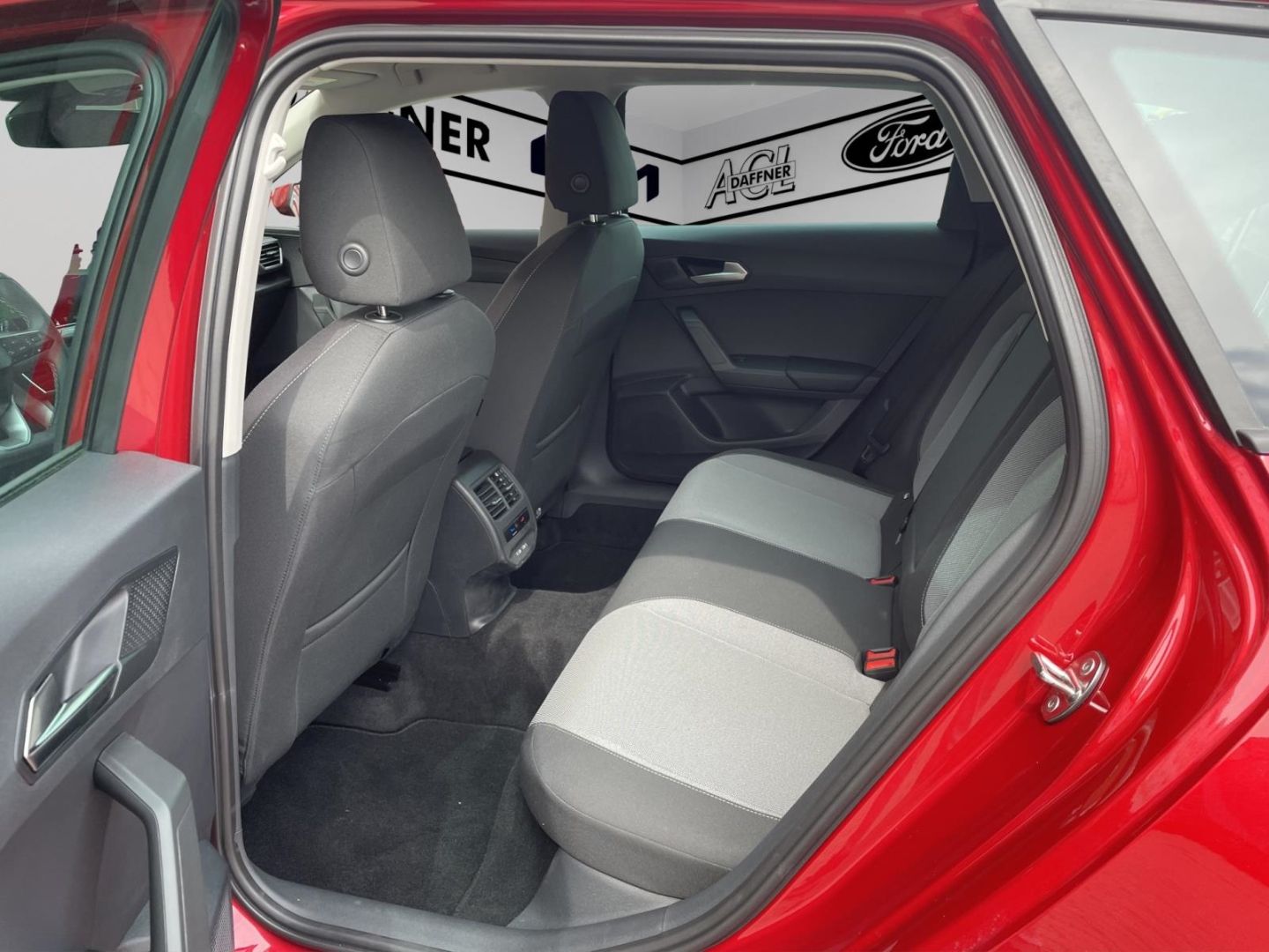 Fahrzeugabbildung SEAT Leon Sportstourer 1.5 Road Edition SpurhalteASS