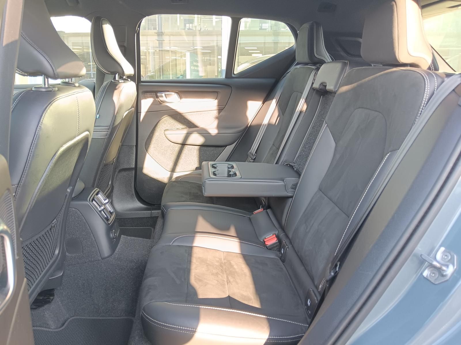 Fahrzeugabbildung Volvo XC40 T4 Recharge R-Design 'AHK ,360-Cam'