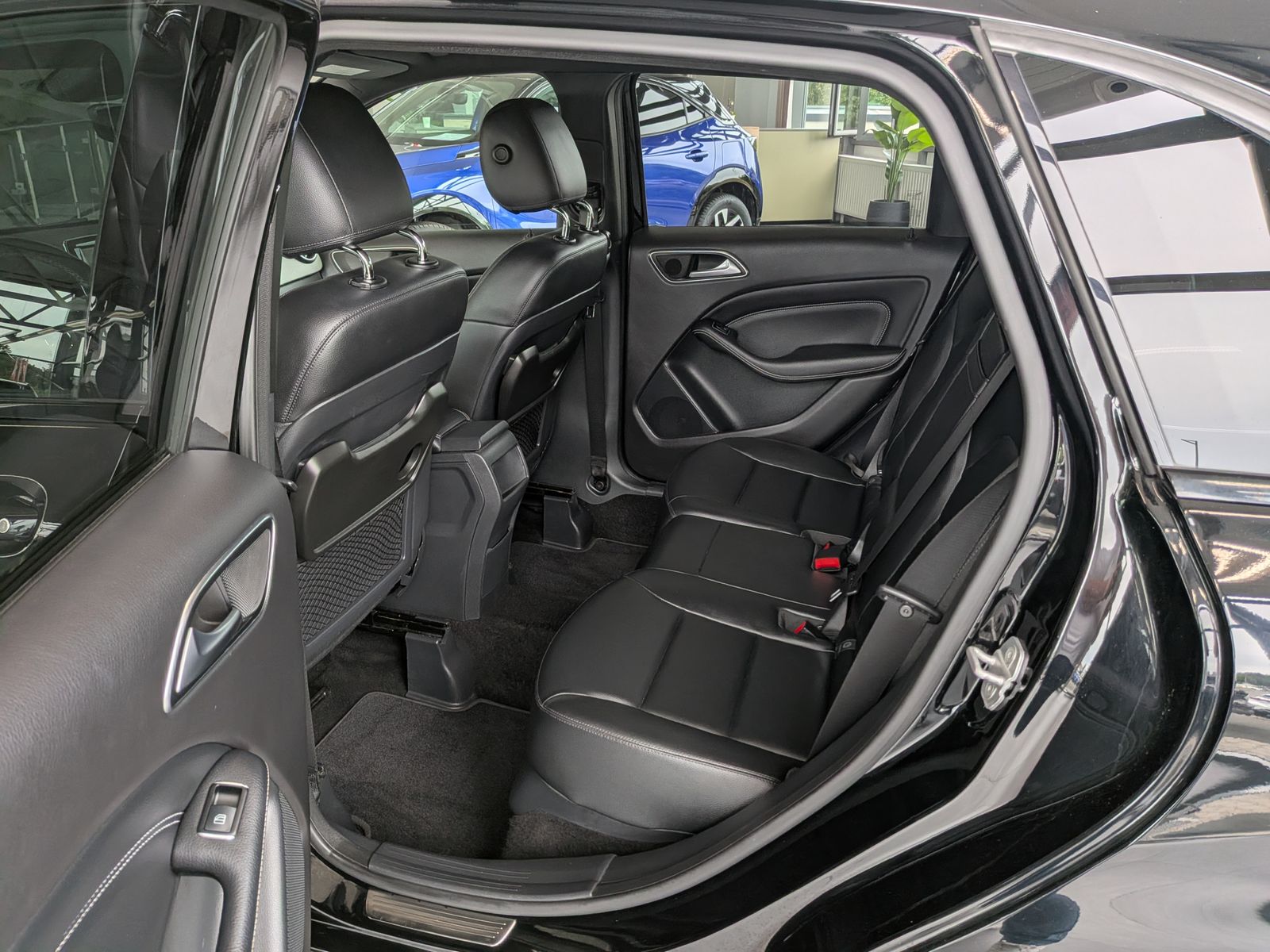 Fahrzeugabbildung Mercedes-Benz B 200 CDI Bi-Xenon Night-Paket PDC SHz Leder 18"