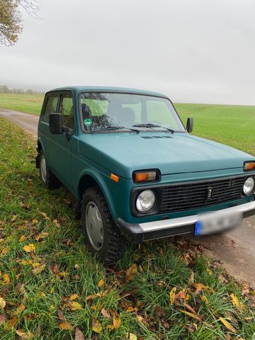 Lada Niva (Benzin und LPG) mit TÜV