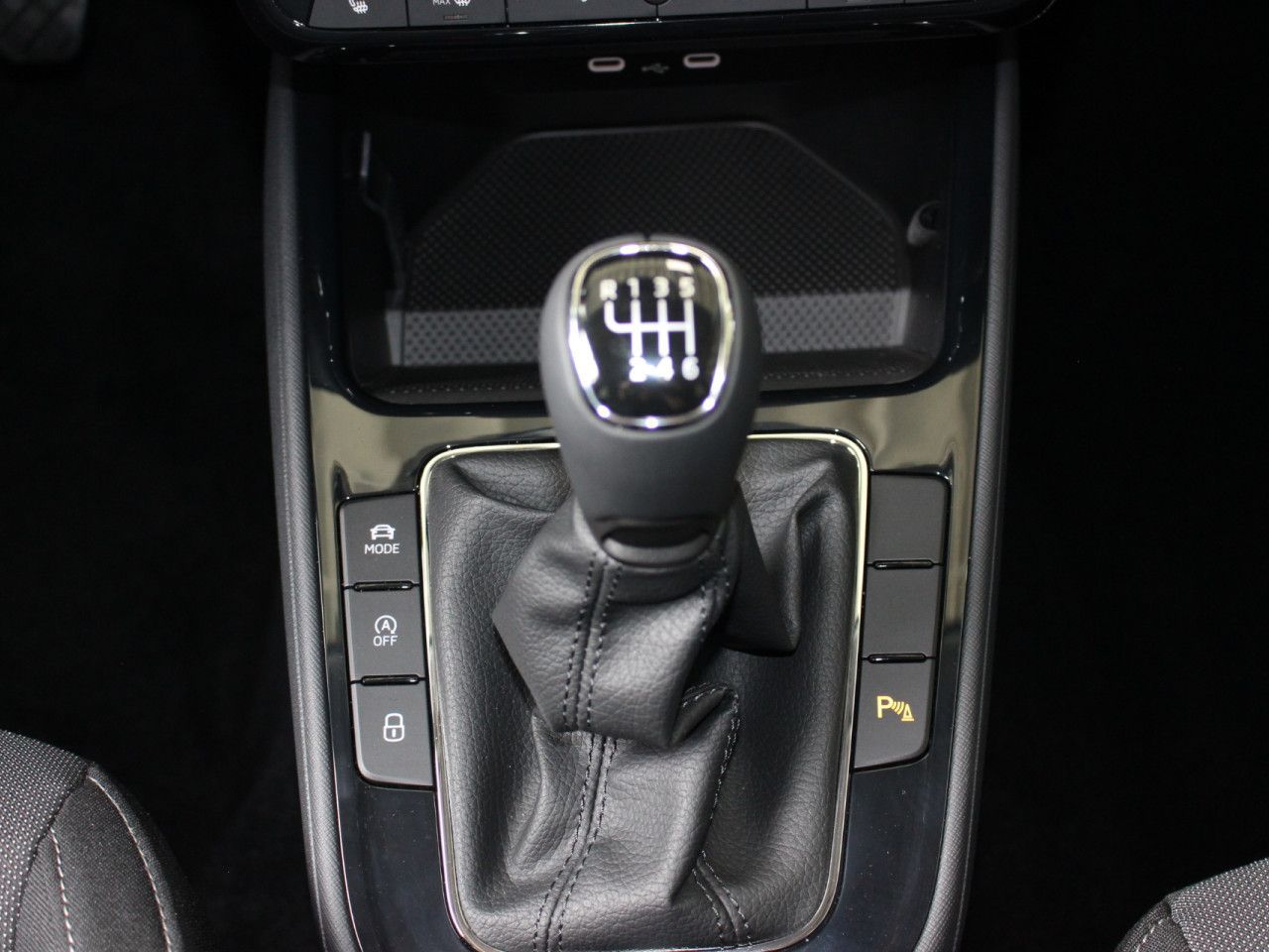 Fahrzeugabbildung SKODA Fabia 1.0 TSI Selection RFK/APP/SHZ/LANE