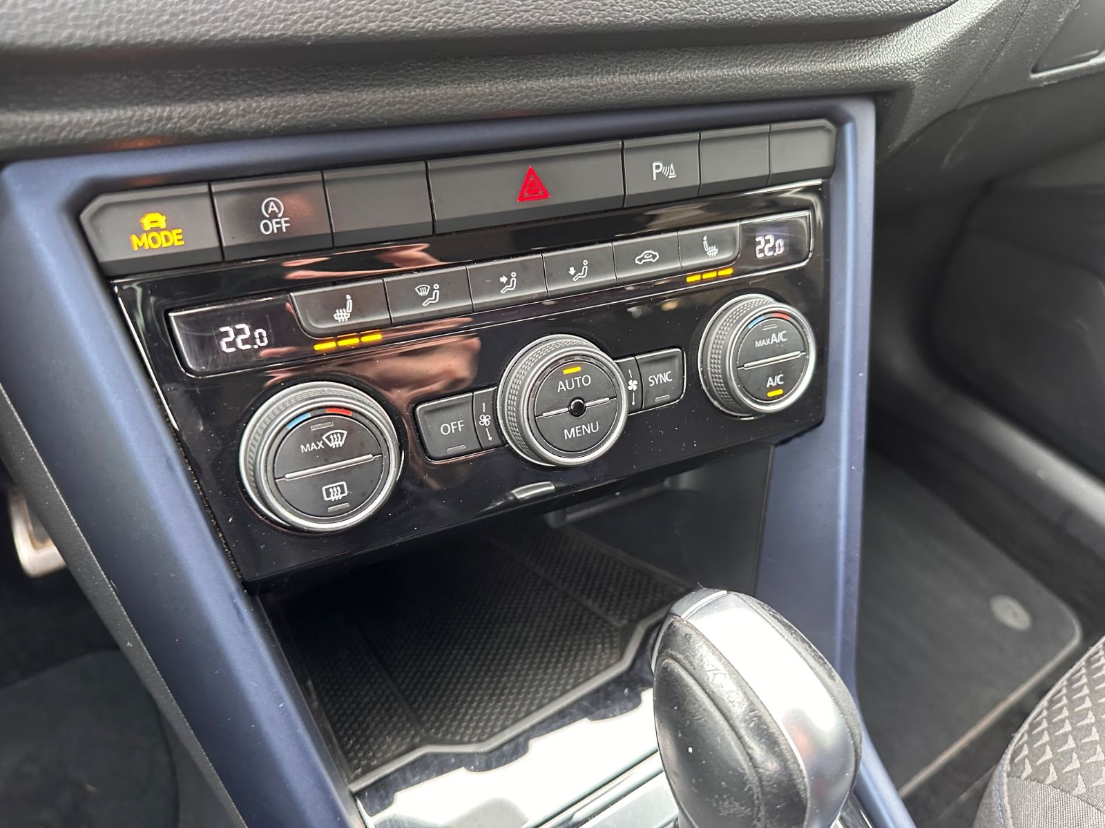 Fahrzeugabbildung Volkswagen T-Roc R Line 2.0 TDI DSG AHK/Beats/Navi/App/19"