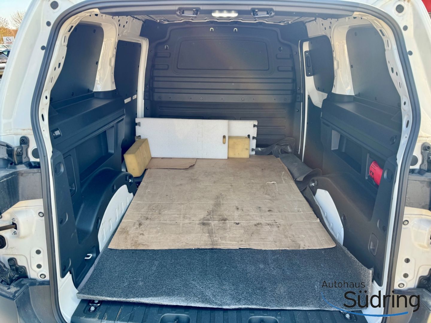 ID. Buzz Cargo StandHZG AHK Navi LED ACC Rückfk.