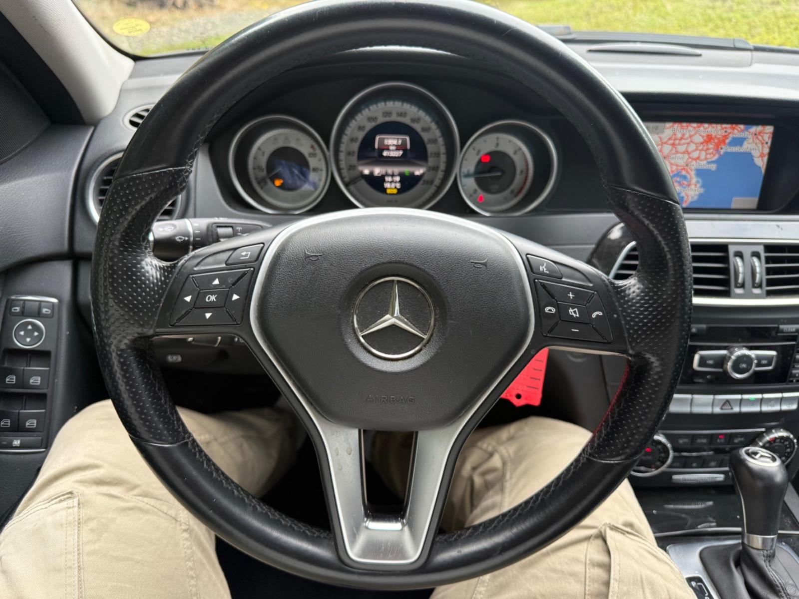 Mercedes-Benz C220 2013 — photo 27