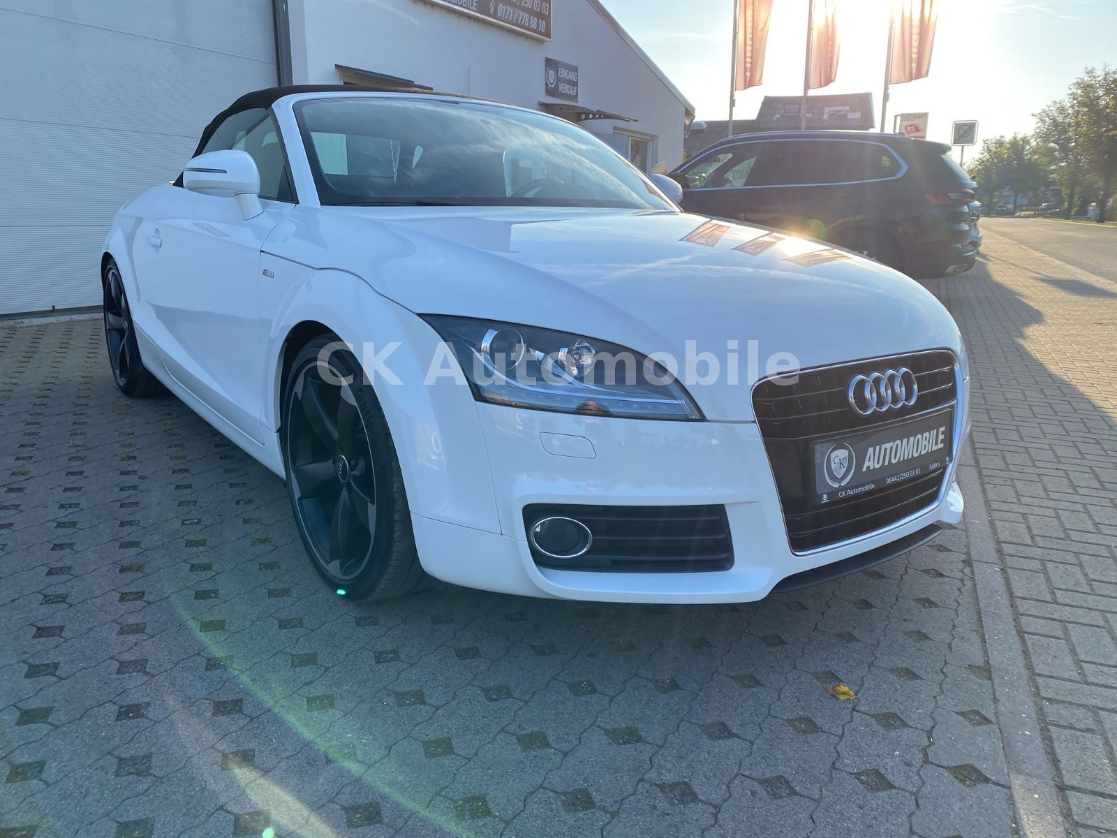 Fahrzeugabbildung Audi TT 1.8 TFSI Roadster S-Line/Navi/Bi-Xenon/PDC