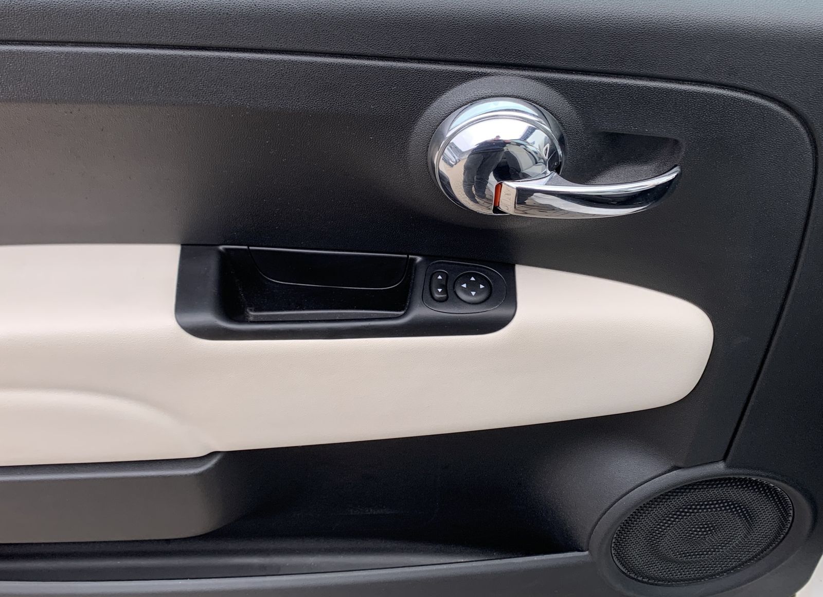 Fahrzeugabbildung Fiat 500 1.2*Collezione*CarPlay*PDC*Glasdach*Temp*