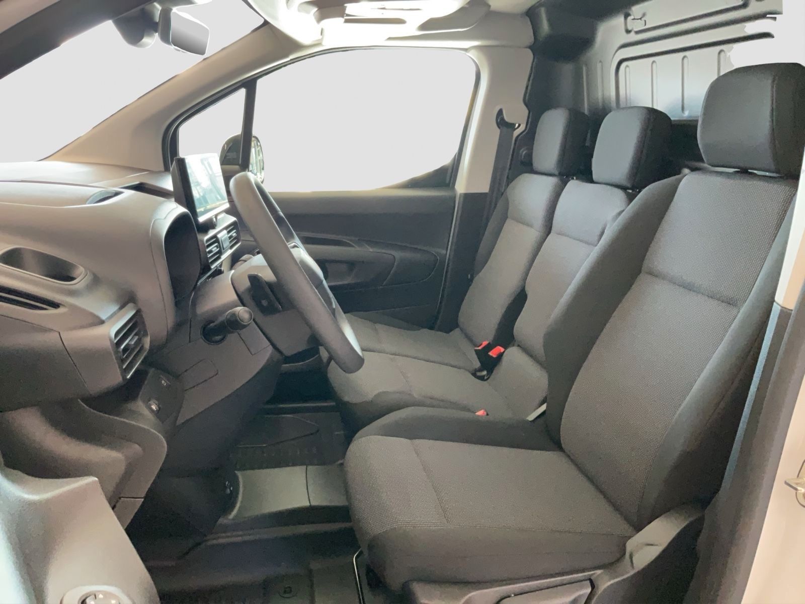 Fahrzeugabbildung Fiat E- Doblò L1 100 KW 50kWh Kamera 10 Zoll Radio