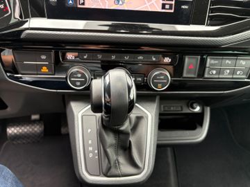 Fahrzeugabbildung Volkswagen T6.1 Multivan Highline 4MO Leder Standh. ACC 18