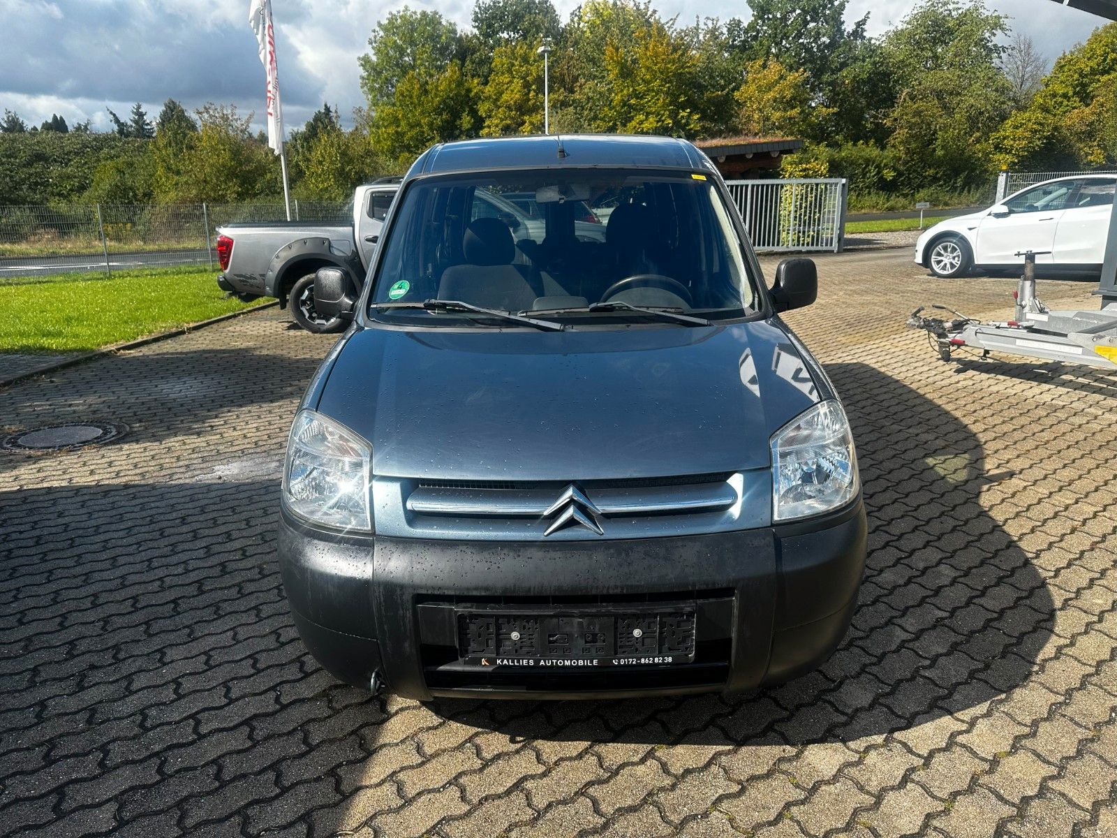Fahrzeugabbildung Citroën Berlingo 1.4 First Kombi 8-fach, KD & TÜV neu.