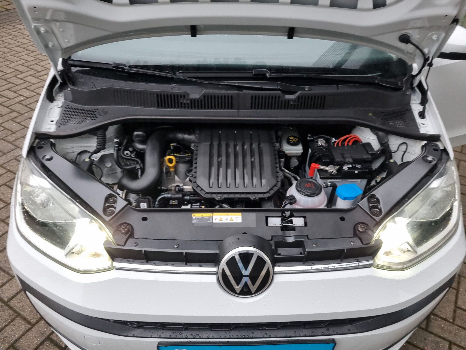 Fahrzeugabbildung Volkswagen up! 1.0 move up! KLIMA DAB+ ALLWETTER