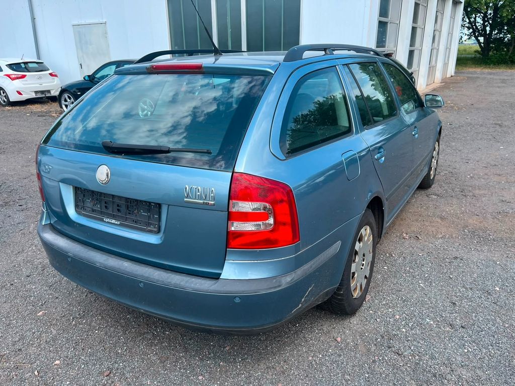 Škoda Octavia Combi 2.0 TDI PD DPF Elegance - Bild 4