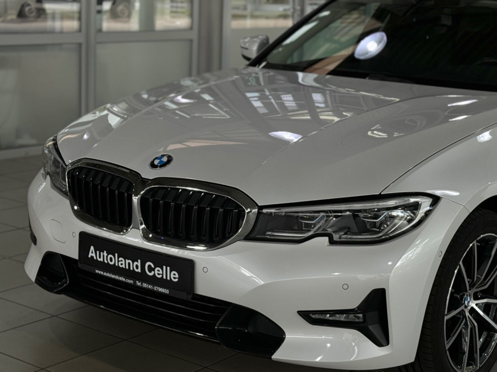 Fahrzeugabbildung BMW 320d xD Sport Line Kamera Laser HUD HiFi Komfort