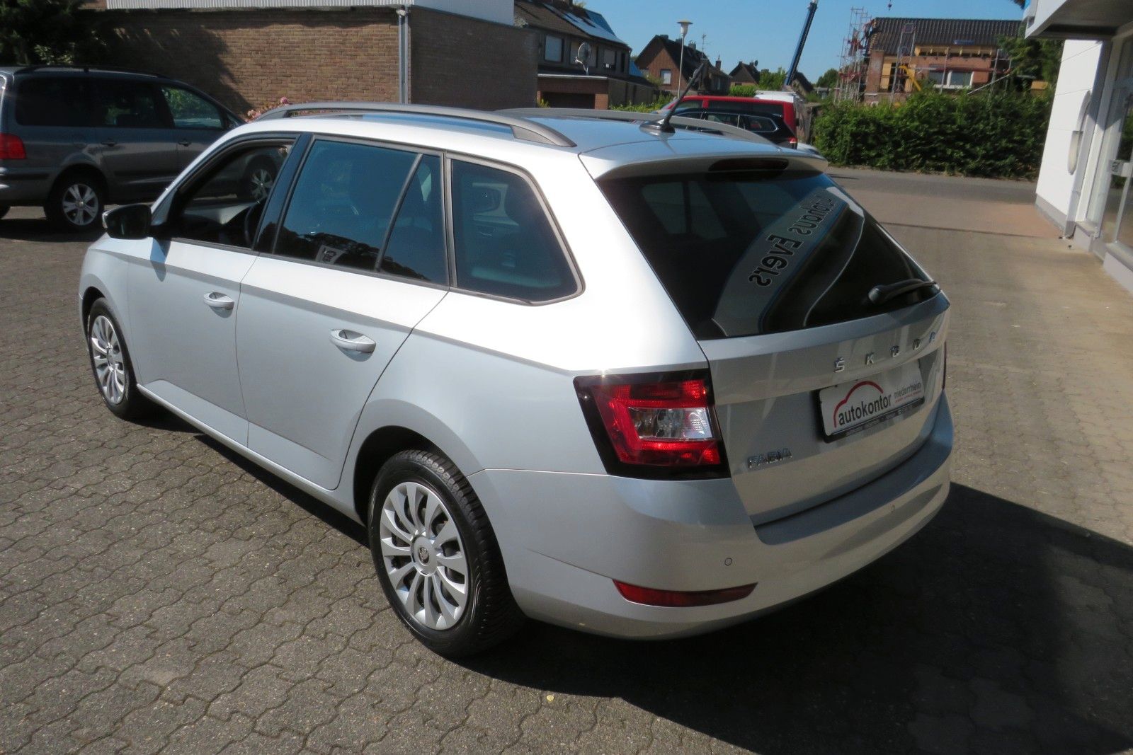 Fahrzeugabbildung SKODA Fabia Combi Ambition PDC NAVI APP SITZH. 1.HD